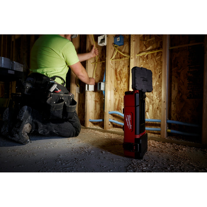 MILWAUKEE M12™ PACKOUT™ Flood Light w/ USB Charging + 48-11-2425 FREE Q4