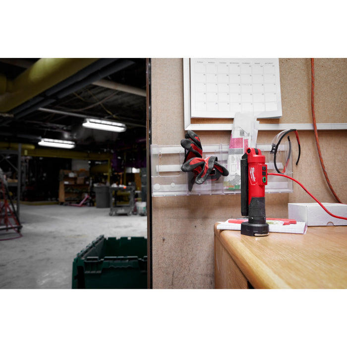 MILWAUKEE REDLITHIUM™ USB Stick Light w/ Magnet