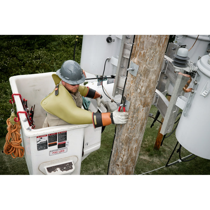 Alicates de liniero sumergidos MILWAUKEE de 9" con limpiador de roscas