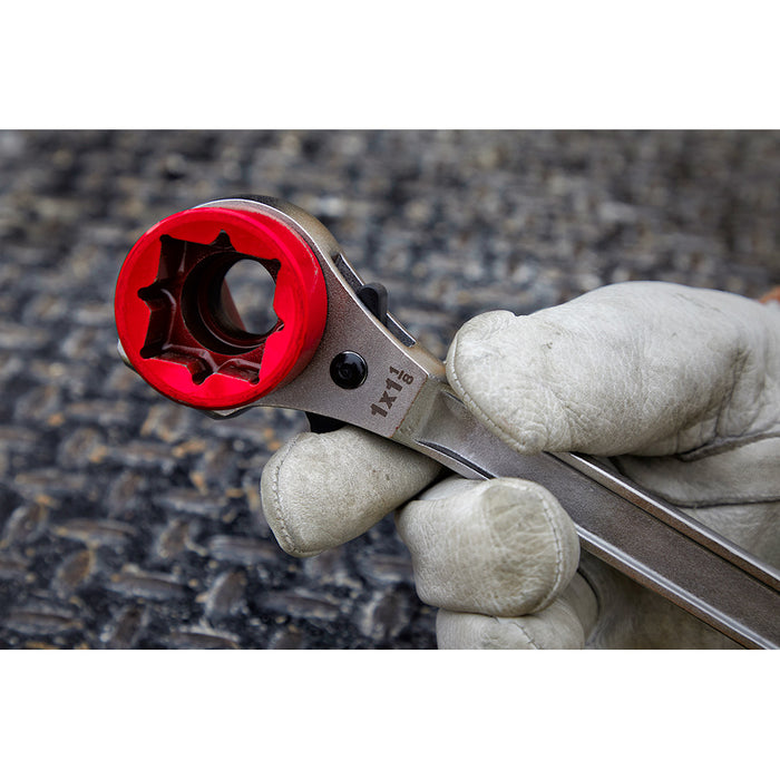 MILWAUKEE Lineman's High-Leverage Ratcheting Wrench w/ Milled Strike Face Q4