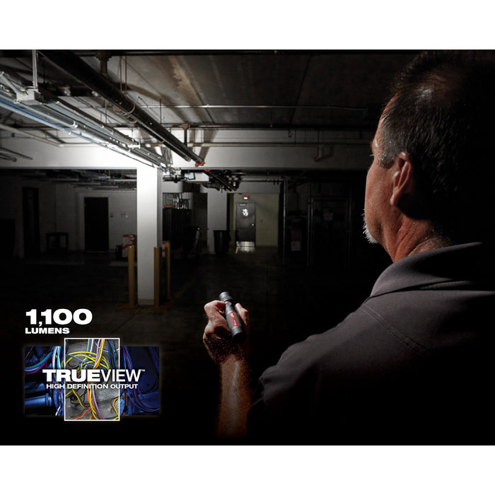 MILWAUKEE REDLITHIUM™ USB 1100L Linterna de enfoque giratorio