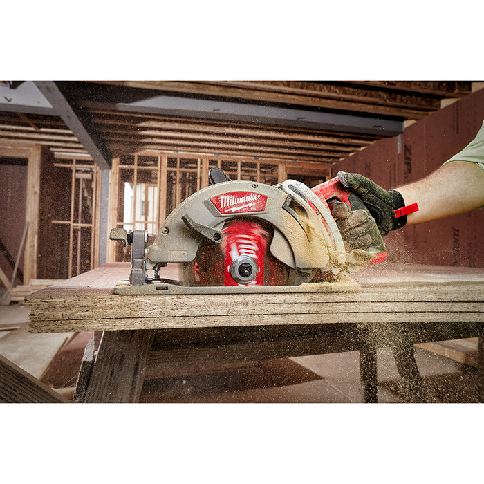 Kit de sierra circular con mango trasero MILWAUKEE M18 FUEL™ de 7-1/4"