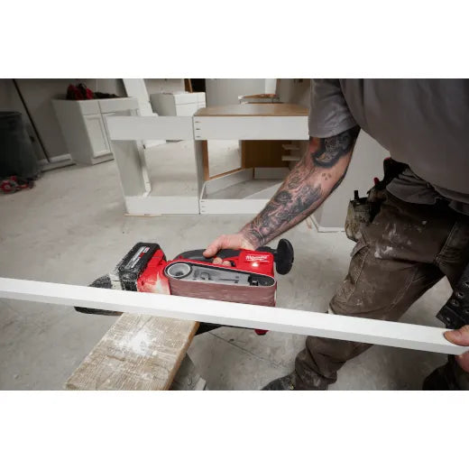 Lijadora de banda MILWAUKEE M18 FUEL™ de 3" X 18" (solo herramienta)