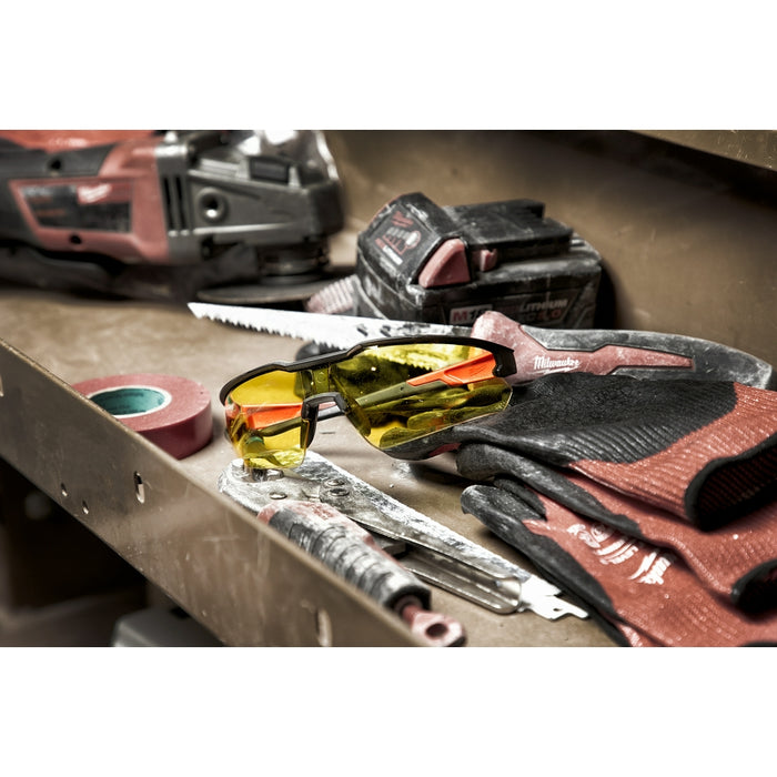 MILWAUKEE Safety Glasses - Anti-Scratch Lenses