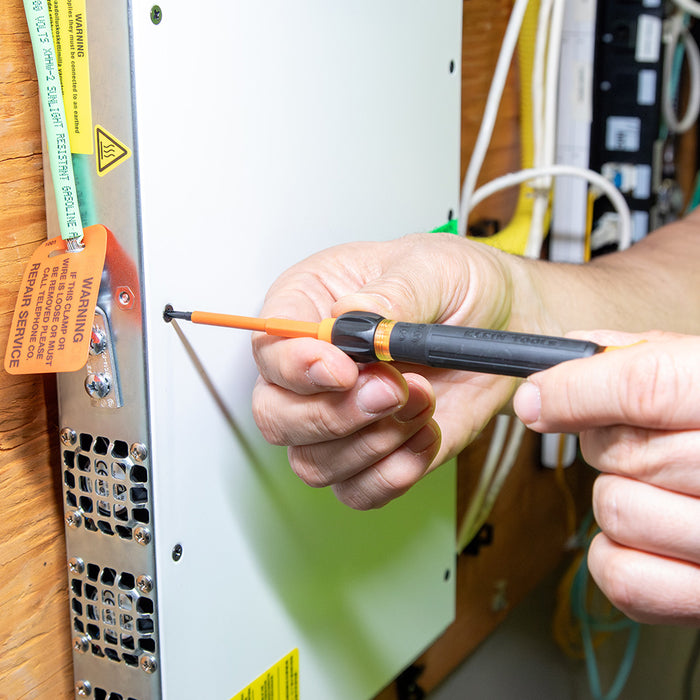 KLEIN TOOLS 8-IN-1 Insulated Precision Screwdriver Set w/ Case