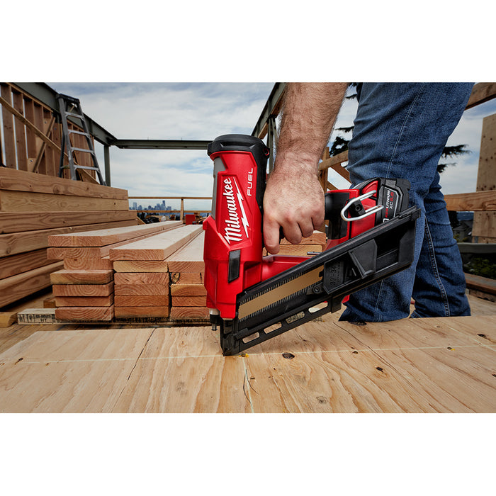 MILWAUKEE M18 FUEL™ 30 Degree Framing Nailer Kit