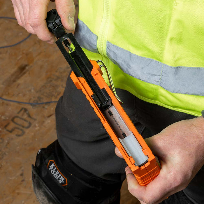 KLEIN TOOLS Grapas para cables aisladas de 31/64" x 13/64"