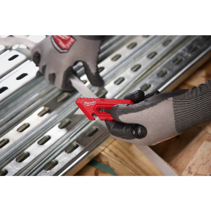 Milwaukee compact side sliding Utlty knife 48-22-1517