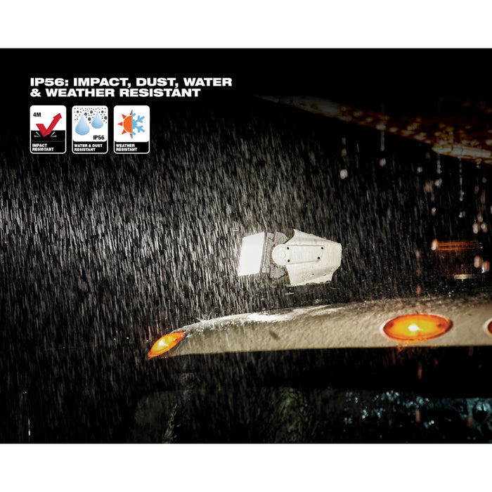 Luz de búsqueda con control remoto utilitario MILWAUKEE M18™ con kit de base portátil