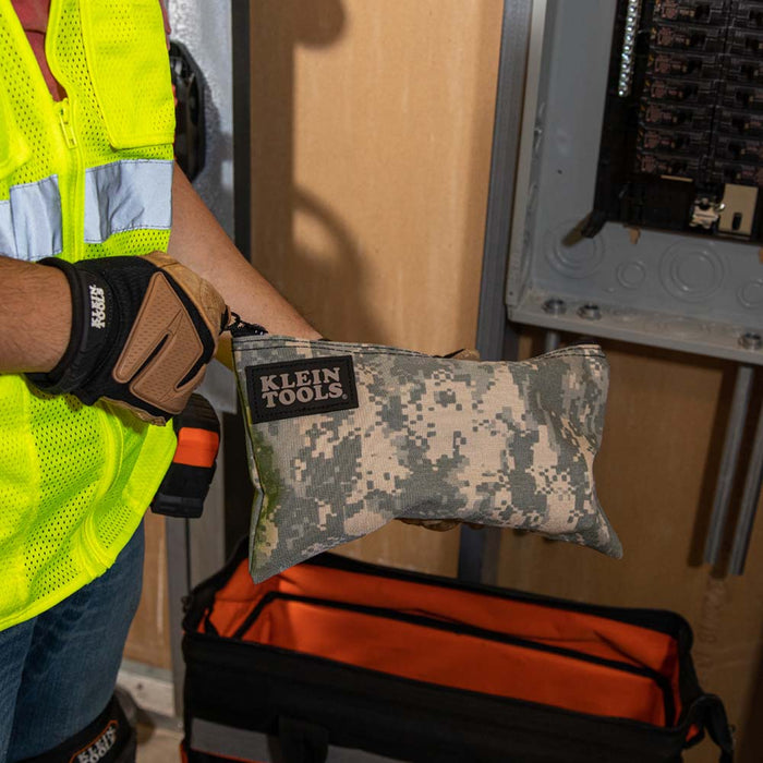 KLEIN TOOLS 12-1/2" Camouflage Nylon Zipper Bag Tool Pouch