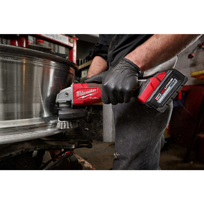 MILWAUKEE M18 FUEL™ Interruptor de bloqueo deslizante de amoladora con freno de velocidad variable de 4-1/2" / 5" (solo herramienta)