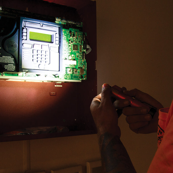 KLEIN TOOLS Rechargeable Focus Flashlight w/ Laser