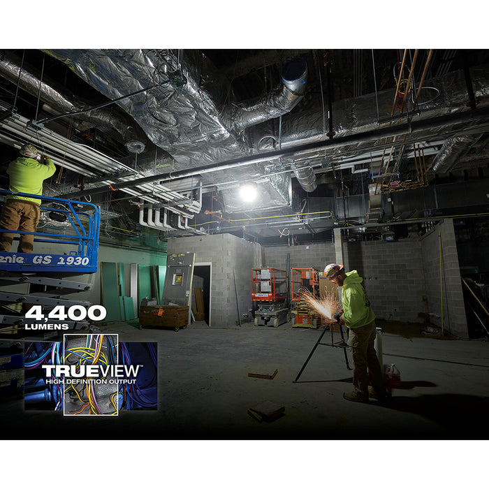 Luz de sitio compacta MILWAUKEE M18™ RADIUS™ (solo luz)