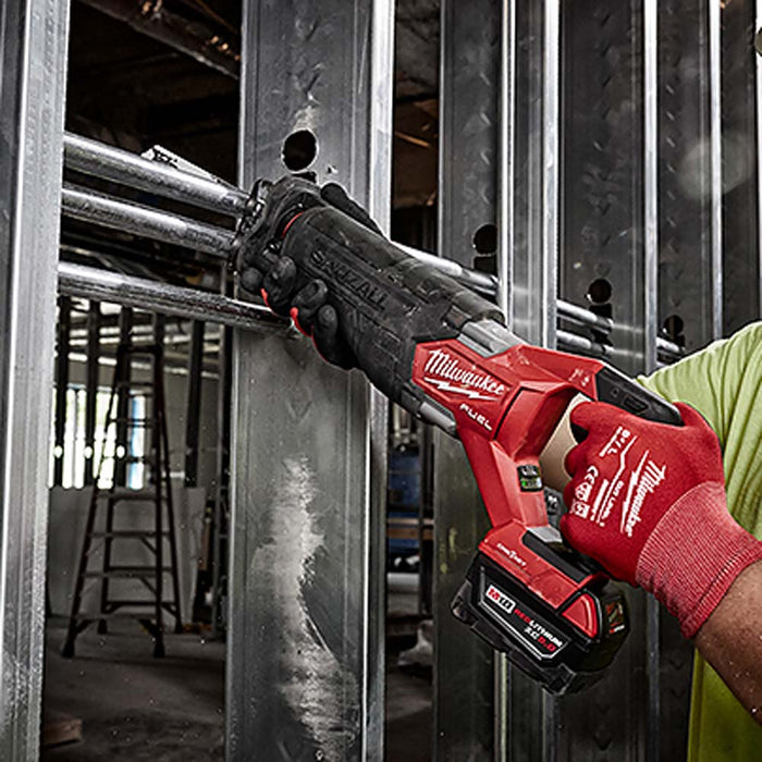 Sierra alternativa MILWAUKEE M18 FUEL™ SAWZALL® con ONE-KEY™ (solo herramienta)