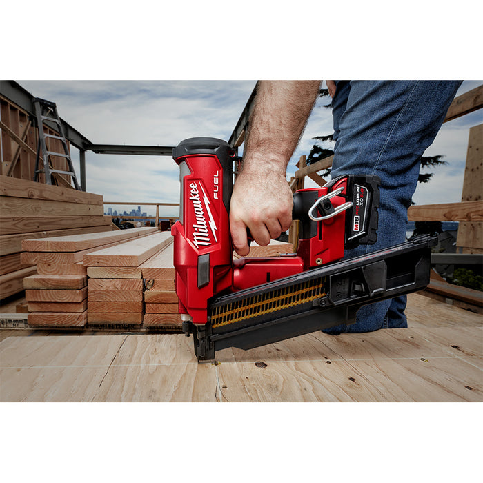 MILWAUKEE M18 FUEL™ 21 Degree Framing Nailer Kit