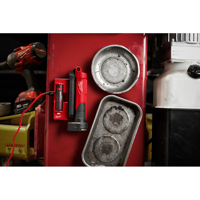 MILWAUKEE REDLITHIUM USB Stick Light w/ Magnet & Charging Dock