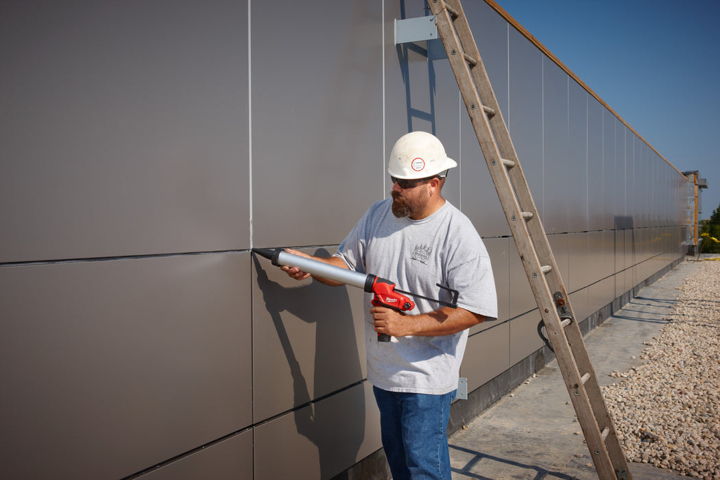 MILWAUKEE M12™ 20 oz. Aluminum Barrel Caulk & Adhesive Gun Kit