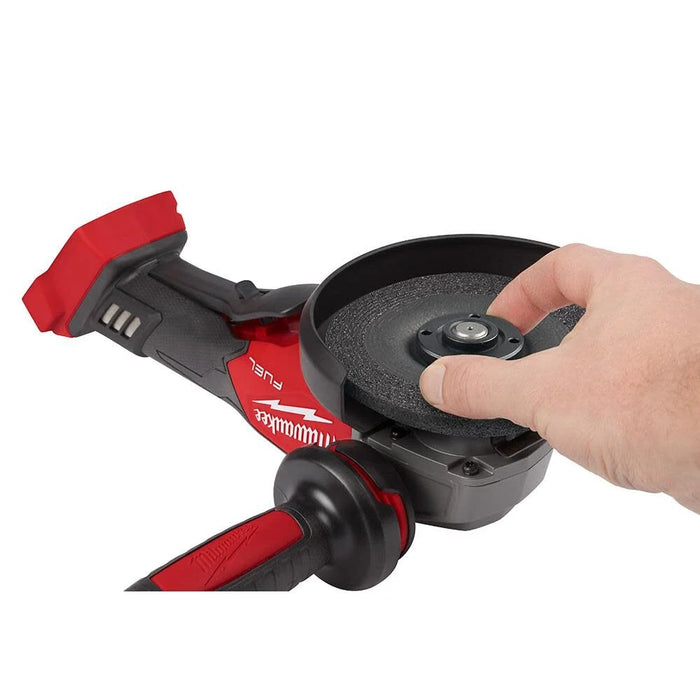 Amoladora con freno MILWAUKEE M18 FUEL™ de 4-1/2" / 5" con interruptor sin bloqueo de paleta (solo herramienta)