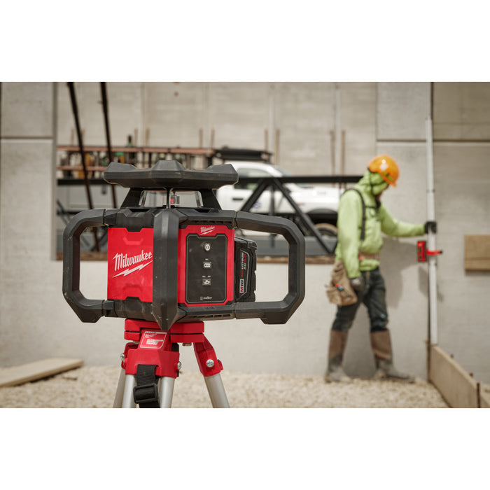 MILWAUKEE M18™ Red Exterior Rotary Laser Level Kit