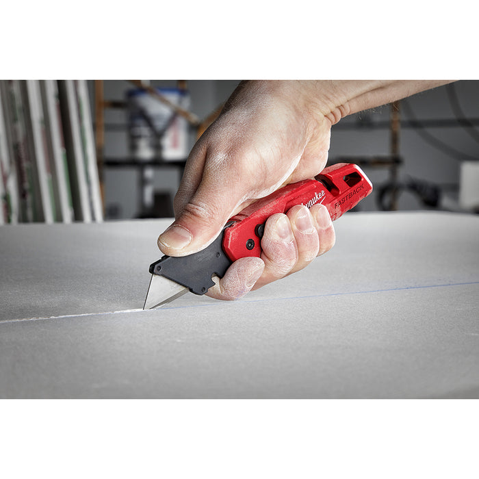 MILWAUKEE FASTBACK™ Folding Utility Knife w/ Blade Storage & 50 Blades