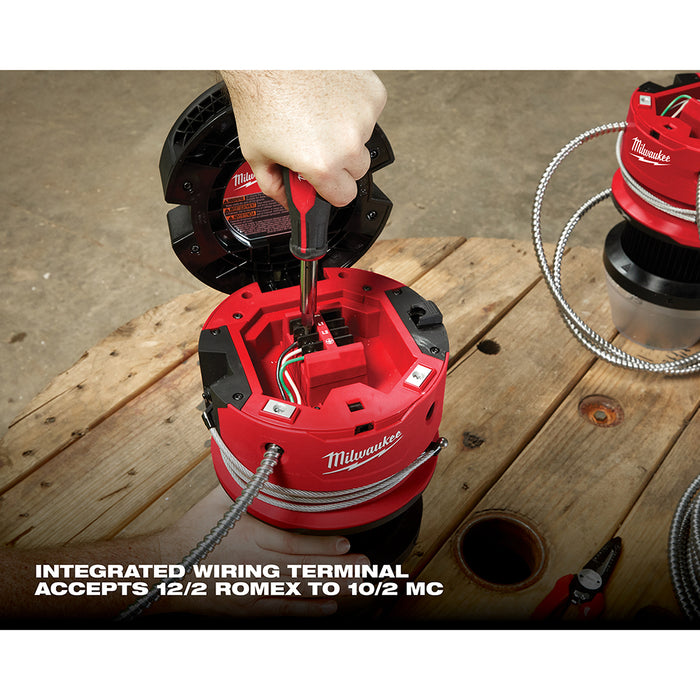 Luz temporal para sitio MILWAUKEE RADIUS™ LED de 130 W