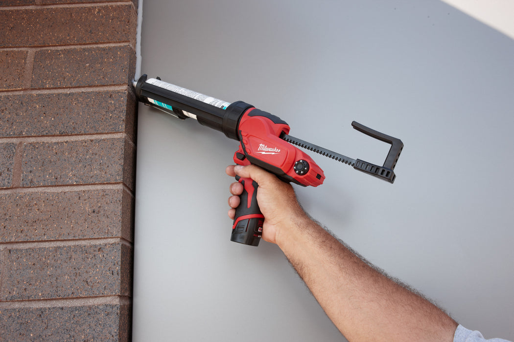 MILWAUKEE M12™ 10 oz. Pistola de calafateo y adhesivo (solo herramienta)