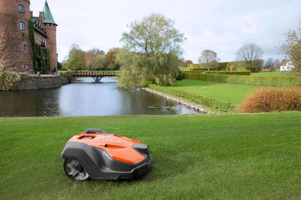 Cortacésped robótico comercial HUSQVARNA AUTOMOWER® 520