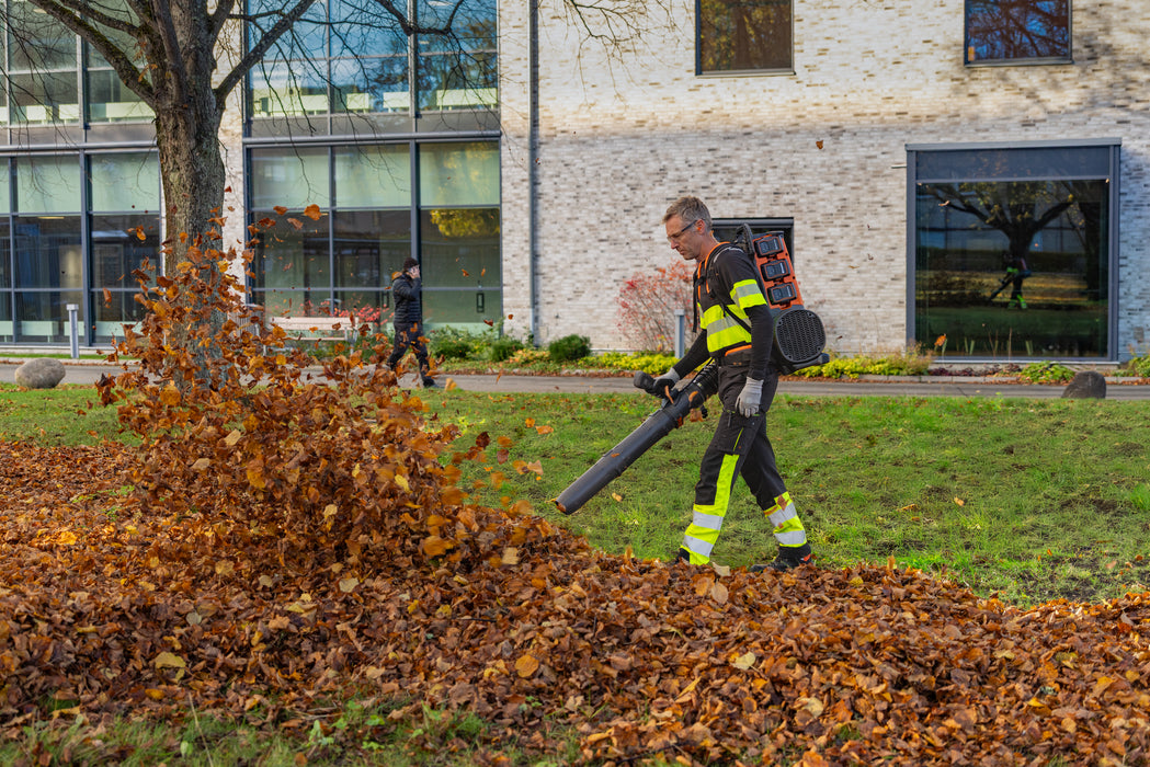 Husqvarna 570iBT Battery Powered Backpack Blower Kit