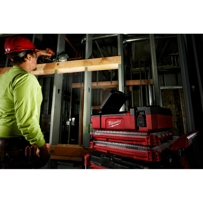 MILWAUKEE M12™ PACKOUT™ Flood Light w/ USB Charging + 48-11-2425 FREE Q4