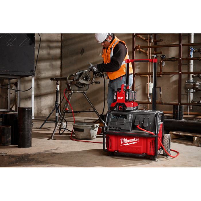 MILWAUKEE ROLL-ON™ 7200W/3600W 2.5kWh Power Supply