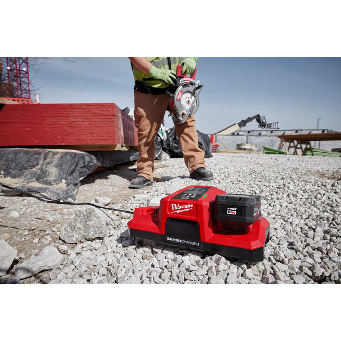 Súper cargador simultáneo de doble bahía MILWAUKEE M18™