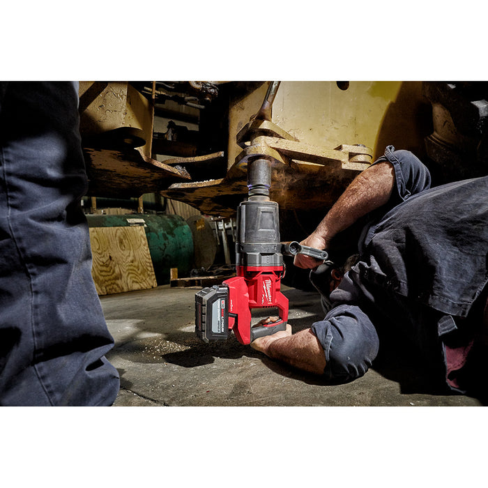 MILWAUKEE M18 FUEL™ Llave de impacto de alto torque con mango en D de 1" con kit ONE-KEY™