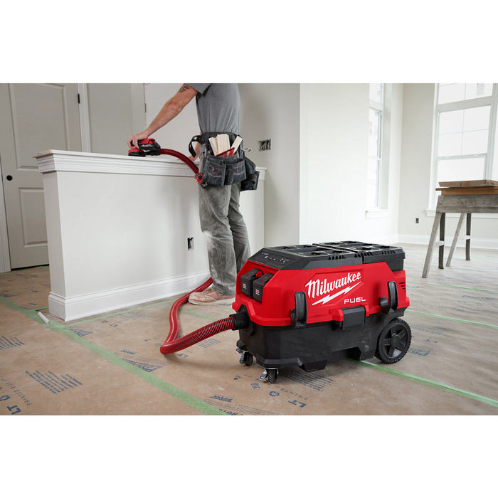 MILWAUKEE 0888-20 M18 FUEL™ 9 Gallon Dual Battery Dust Extractor w/ PACKOUT™ Compatibility and VACLINK™