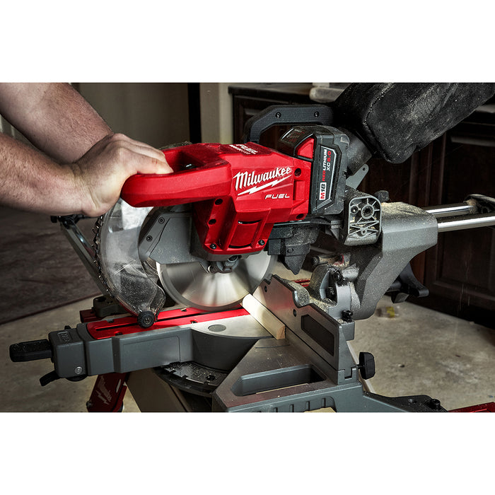 Sierra ingletadora compuesta deslizante de doble bisel MILWAUKEE M18 FUEL™ de 7-1/4” (solo herramienta)