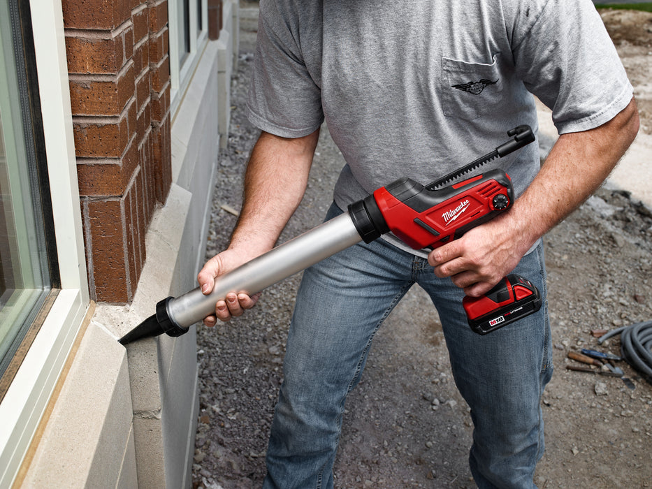 MILWAUKEE M18™ 20 onzas. Kit de pistola adhesiva y calafateo de barril de aluminio