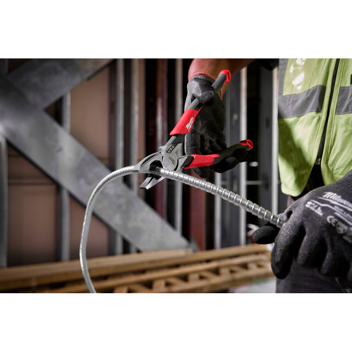 Alicates de liniero de agarre cómodo de 9" MILWAUKEE