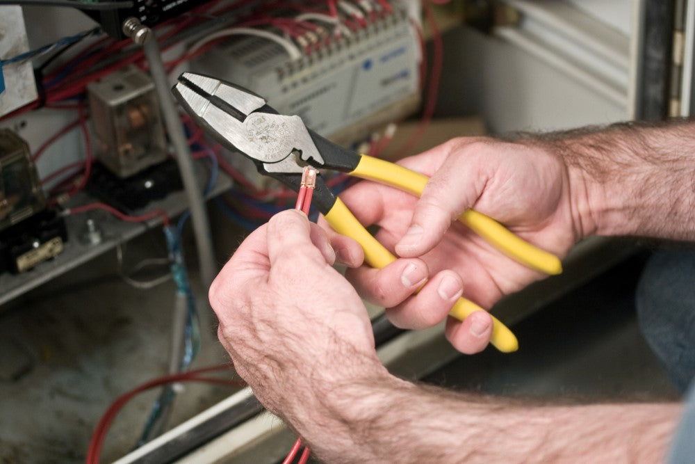 KLEIN TOOLS 9" New England Nose High Leverage Side Cutting/Connector Crimping Pliers