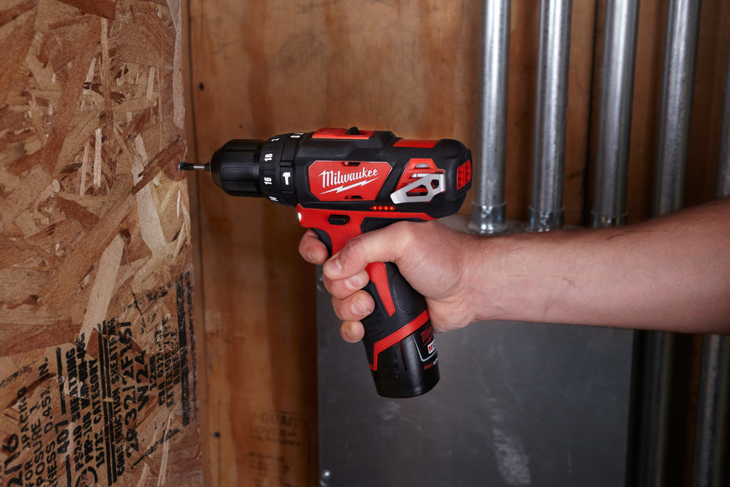 Kit de taladro percutor/destornillador MILWAUKEE M12™ de 3/8”