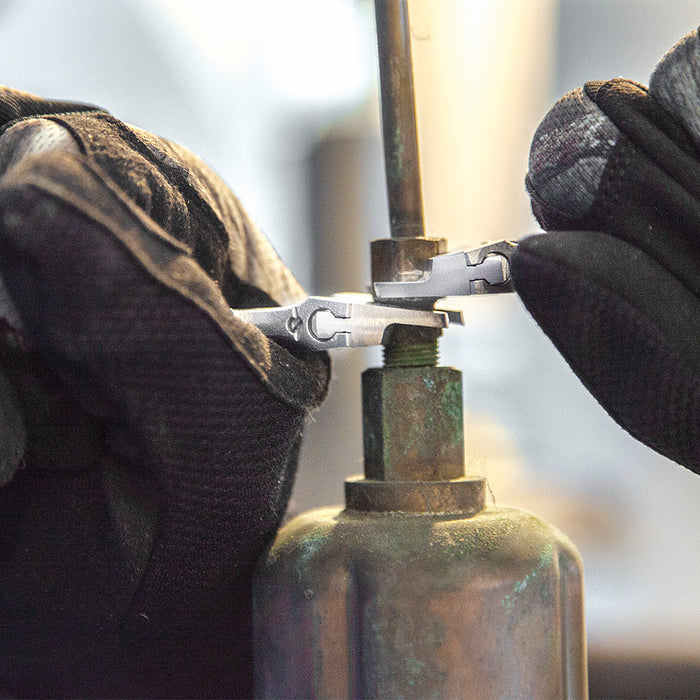 KLEIN TOOLS Llave ajustable de mandíbula delgada de 4" 