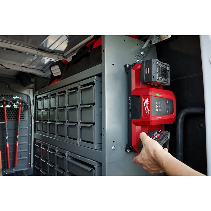 MILWAUKEE M18™ Dual Bay Simultaneous Super Charger w/ 4 Point Mounting