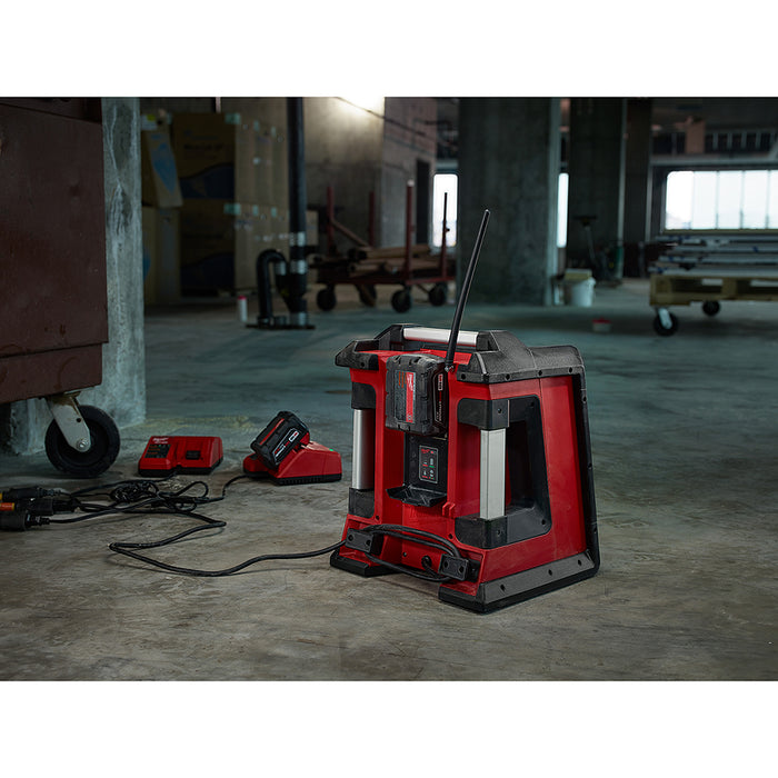 Radio/cargador MILWAUKEE M18™ para el lugar de trabajo (solo herramienta)