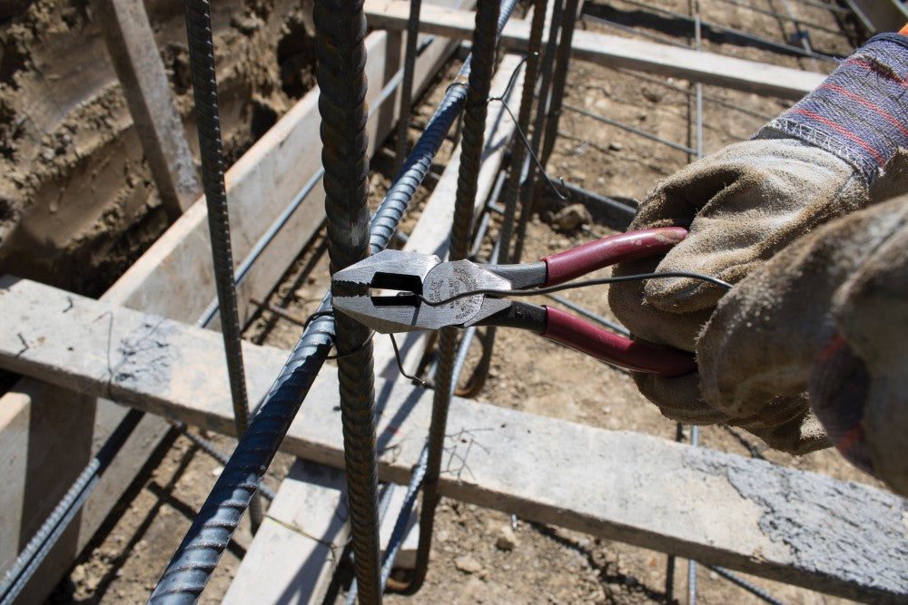 KLEIN TOOLS 9" New England Nose High Leverage Side Cutting Pliers w/ Thicker Dipped Handles