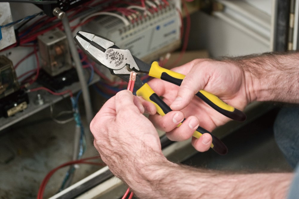 KLEIN TOOLS JOURNEYMAN™ 9" New England Nose High Leverage Side Cutting/Connector Crimping Pliers