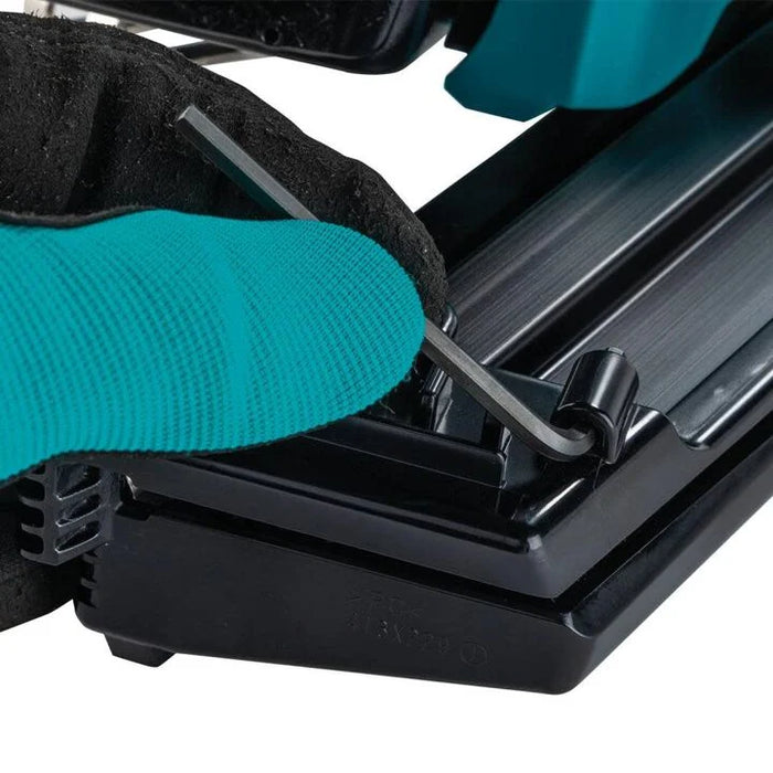 Makita 18V LXT Lithium-Ion Cordless 30 Degree Clipped Head 3-1/2 Inch Framing Nailer (Bare Tool)