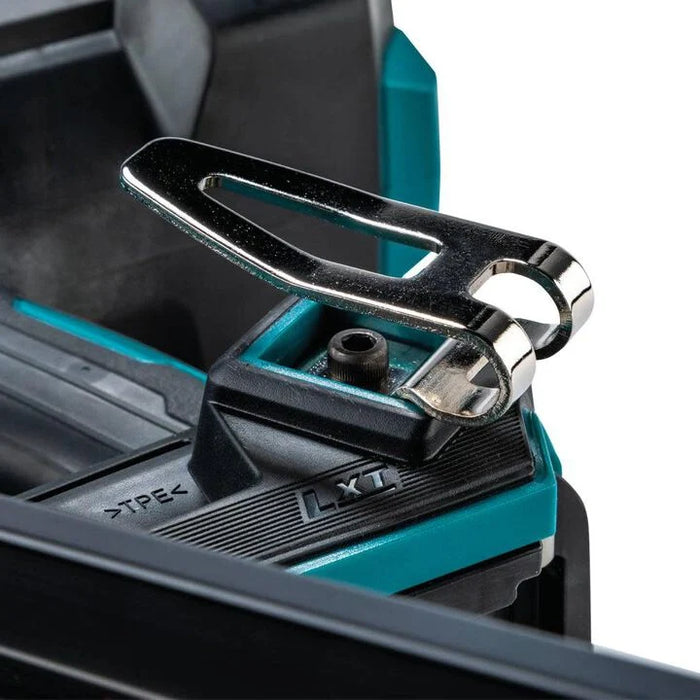 Makita 18V LXT Lithium-Ion Cordless 30 Degree Clipped Head 3-1/2 Inch Framing Nailer (Bare Tool)