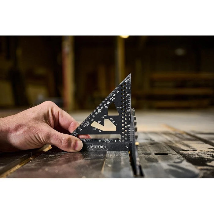 Escuadra con moldura STILETTO de 4-1/2"