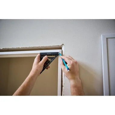 Escuadra con moldura STILETTO de 4-1/2"